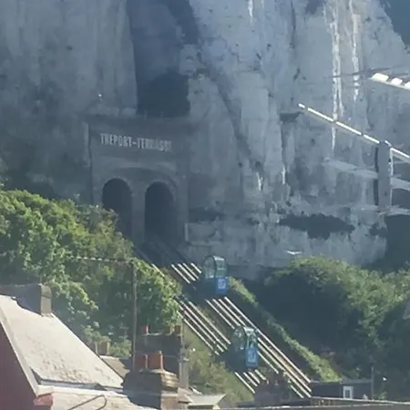 T2 Cosy Vue Falaises Funiculaire